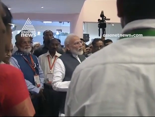 'നിങ്ങളെ ഓര്‍ത്ത് രാജ്യം അഭിമാനിക്കുന്നു' ; ശാസ്ത്രജ്ഞരെ ആശ്വസിപ്പിച്ച് പ്രധാനമന്ത്രി