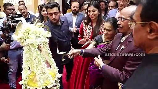 ഒട്ടേറെ പുതുമകളോടെ ഭീമാ ജ്വല്ലറിയുടെ പുതിയ ഷോറൂം കരാമ സെന്ററില്‍