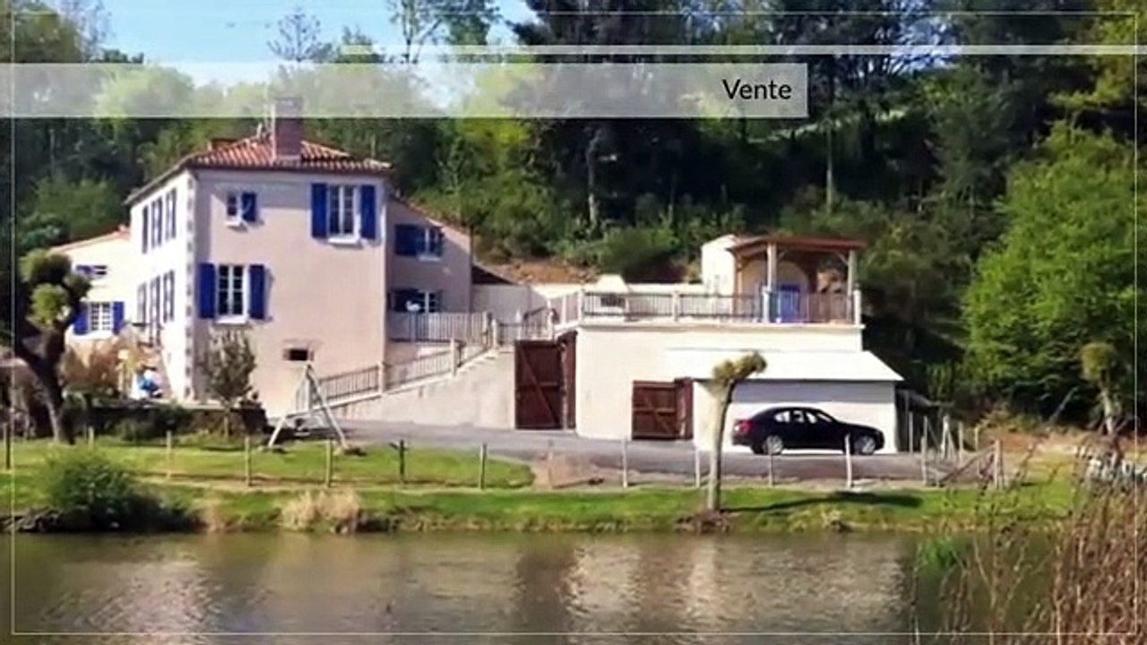 Magnifique maison en bord de lac avec dépendances