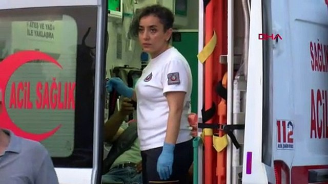 Taksi ile kamyonet kafa kafaya çarpıştı