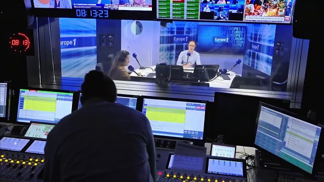 Jubilé de la Reine : «Elle ne veut pas donner le sentiment qu'elle n'est plus en mesure d'exercer ses fonctions régaliennes», selon Stéphane Bern