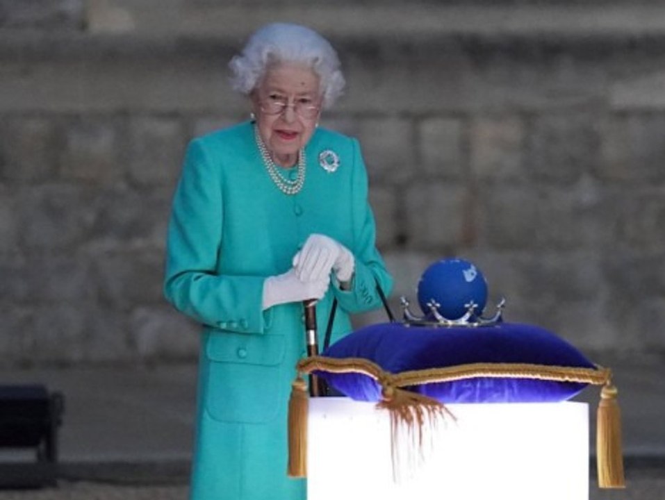 Kein Gottesdienst für die Queen - trotzdem feiert sie weiter!