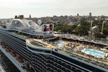 İstanbul manzaralı dev gemide sinema keyfi