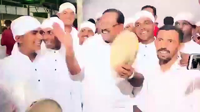 ഇതാണ് കാസര്‍കോടിന്റെ താളം; കുട്ടികള്‍ക്കൊപ്പം ദഫ് കൊട്ടി എംപി രാജ്‌മോഹന്‍ ഉണ്ണിത്താന്‍