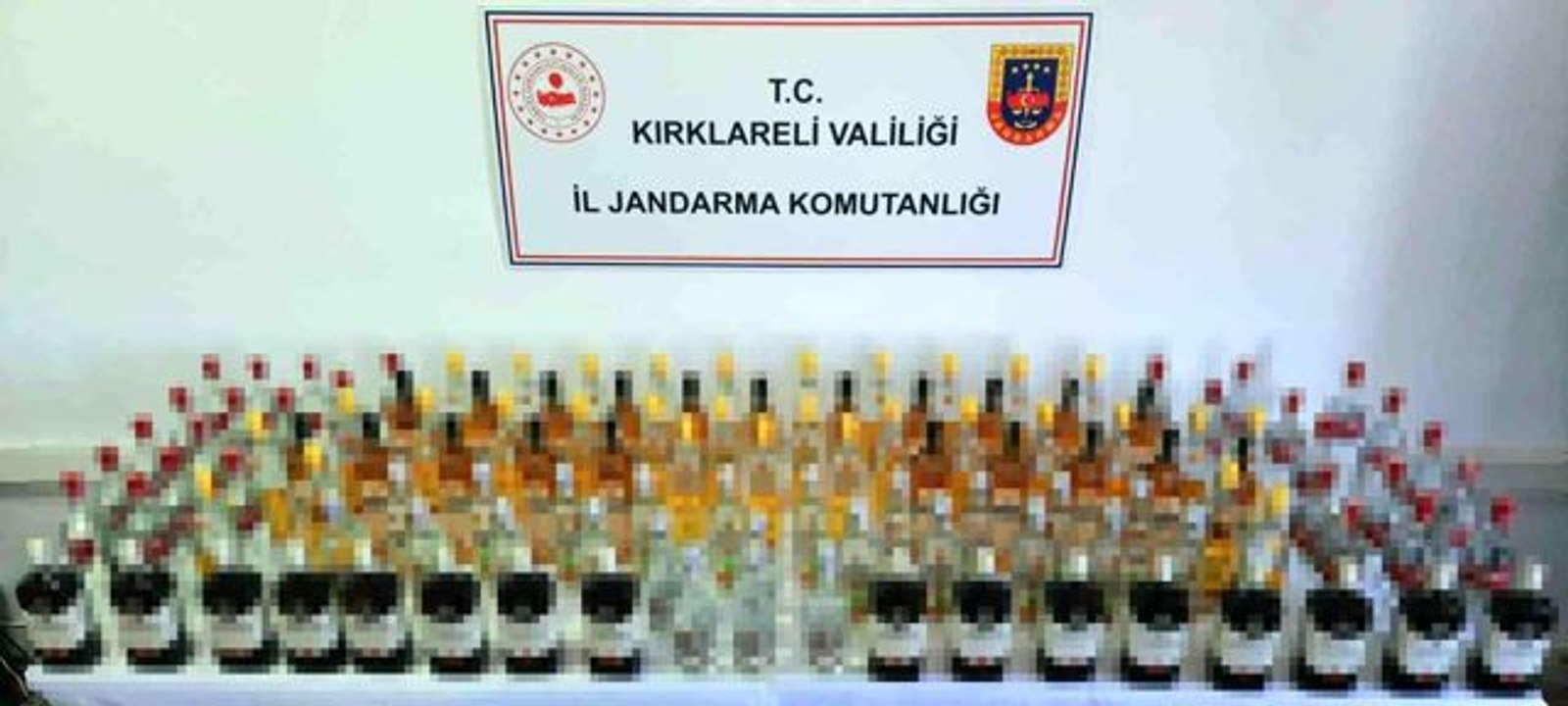 Bulgaristan'dan getirilen piyasa değeri 70 bin TL'lik 125 litre kaçak içki ele geçirildi
