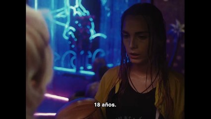 'La Chica del Cabello Rosa y una Patineta al Hombro' - Tráiler oficial subtitulado