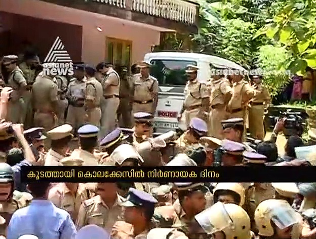 ജോളിയെ കൊലപാതകങ്ങൾ നടന്ന പൊന്നാമറ്റം വീട്ടിലെത്തിച്ചു; കൂവിവിളിച്ച് നാട്ടുകാർ