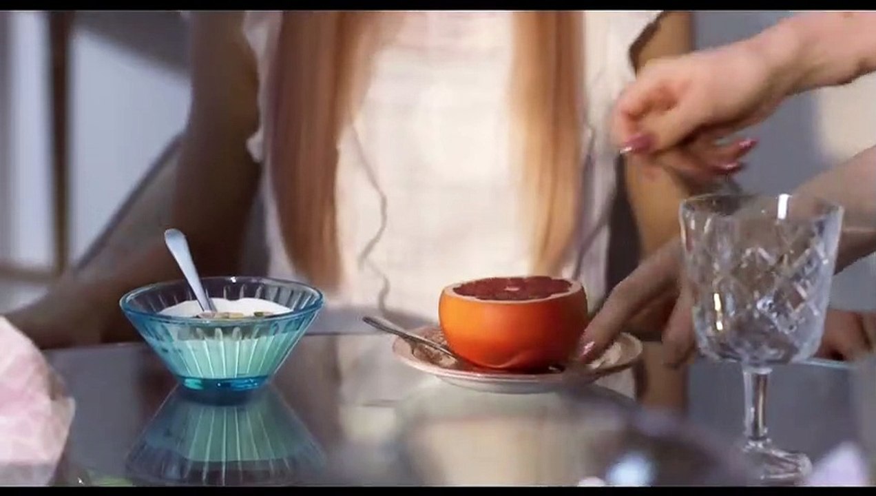 Hatching Tráiler VO