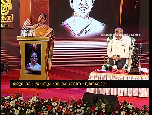 നിപയ്‌ക്കെതിരായ പോരാട്ടത്തില്‍ മാധ്യമങ്ങള്‍ കരുത്തുപകര്‍ന്നു; സ്ത്രീശക്തി പുരസ്‌കാരമേറ്റുവാങ്ങി കെകെ ശൈലജ