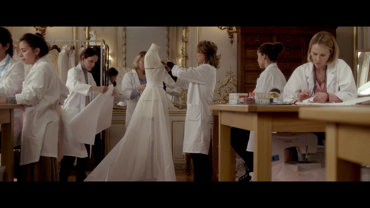 Haute Couture - Die Schönheit der Geste Trailer DF