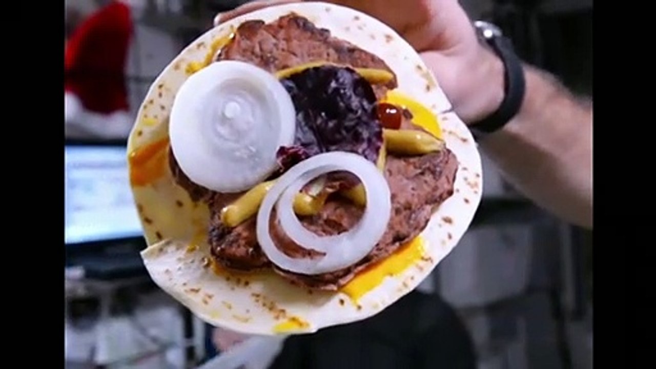 Dans les yeux de Thomas Pesquet et autres aventures spatiales EXTRAIT VF "Avec ses coéquipiers"