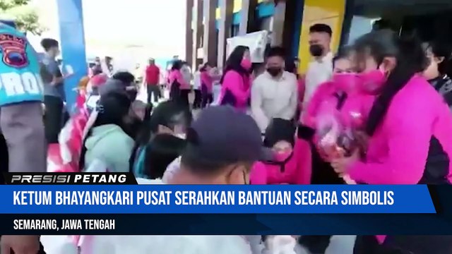 Wujud Kepedulian, Ketum Bhayangkari Bagikan Bansos Pada Warga Terdampak ROB