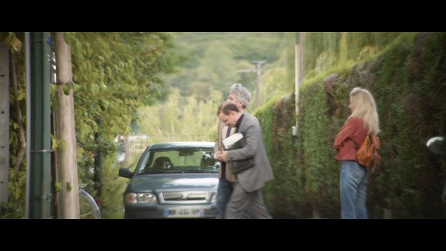 Incroyable mais vrai Teaser Trappe VF