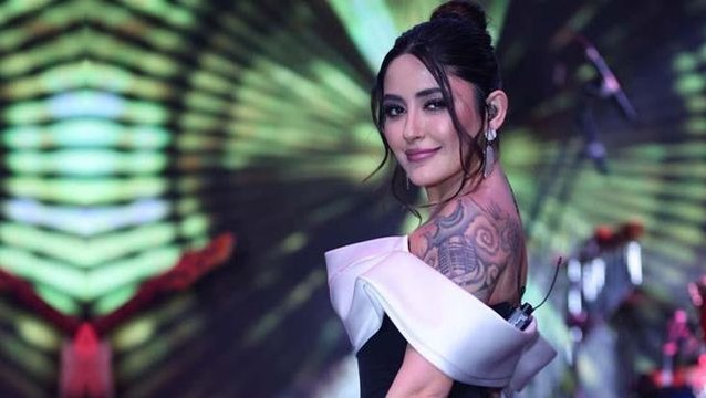 Konserleri iptal edilen Melek Mosso'nun sahnedeki sözleri alkış topladı: Asla ve asla vazgeçmiyorum