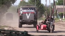 Tanques rusos llevan ayuda humanitaria a la ciudad conquistada de Popasna