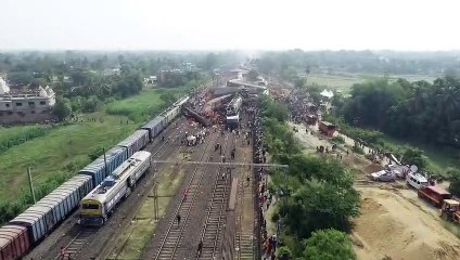 Télécharger la video: Scontro tra treni in India, il bilancio sale a 261 morti e oltre 900 feriti