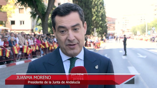 Moreno recibe a los reyes en Granada por el día de las Fuerzas Armadas