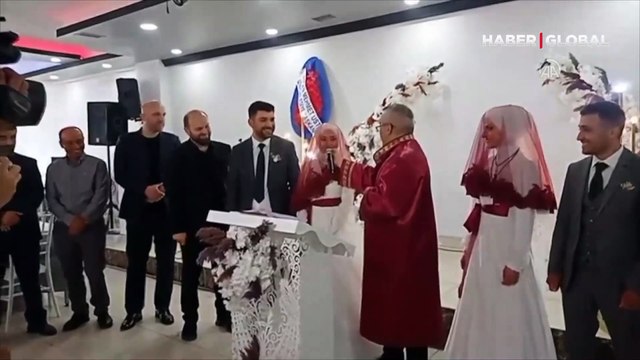 İki erkek kardeş, iki kız kardeşle aynı gün evlendi