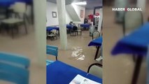 Sele kahvehanede yakalandılar, masa ve sandalyelerin üzerine çıktılar
