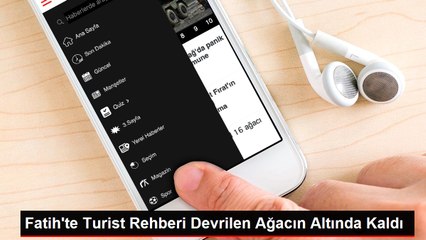 Fatih'te Turist Rehberi Devrilen Ağacın Altında Kaldı