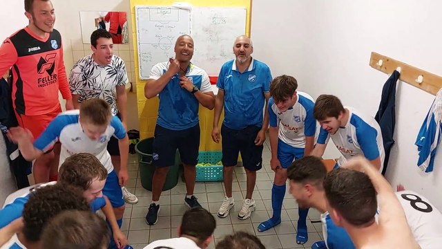 Et comme il manquait le jeune papa Farid nos U18 ont repris leur chant de victoire dans les vestiaires !