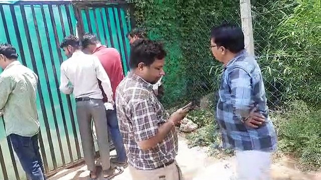 20 हैक्टेयर भूमि पर चल रहा था अवैध निर्माण, प्रशासनिक अधिकारियों ने किया सीज