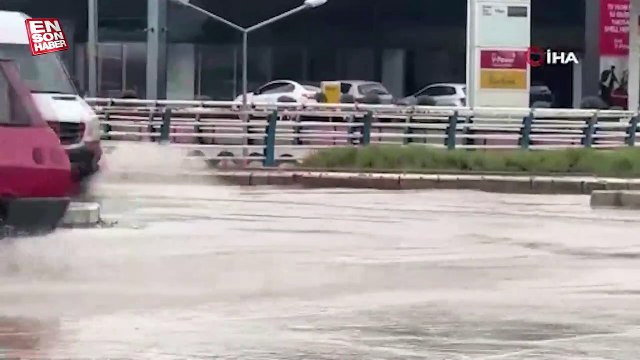 Elazığ'da şiddetli yağış: Cadde ve alt geçitleri su bastı