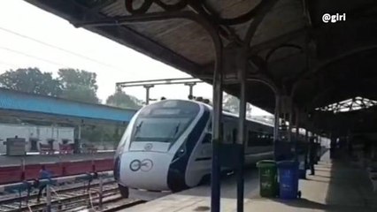 सहारनपुर: निर्धारित समय से आई वंदे भारत एक्सप्रेस ट्रेन यात्रियों में दिखा उत्साह