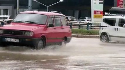 Elazığ'da şiddetli yağış: Cadde ve alt geçitleri su bastı