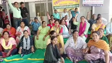 देवास: स्वास्थ्य कर्मचारियों की हड़ताल जारी, अब दी यह चेतावनी