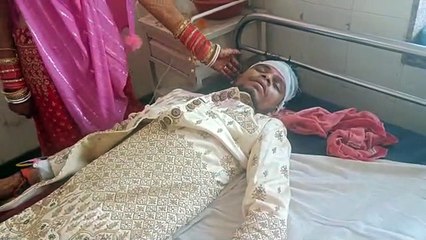 Video: शादी में घराती और बरातियों में चले लात-घूंसे, हनीमून से पहले दूल्‍हा-दुल्‍हन पहुंचे अस्‍पताल