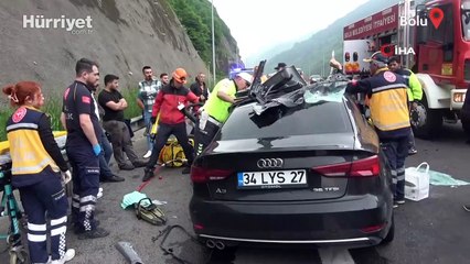 TEM'de feci kaza: Otomobil paramparça oldu, sıkışan sürücü dakikalarca telefonda konuştu