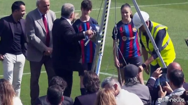 A Barcellona posato il primo mattone simbolico del nuovo Camp Nou