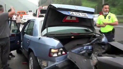 TEM'de feci kaza! Otomobil paramparça oldu, sıkışan sürücü dakikalarca telefonda konuştu