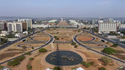 Lula se reúne com Maduro na véspera de encontro com líderes em Brasília