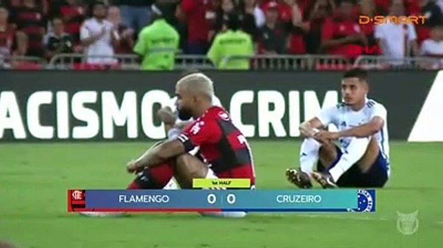 Vinicius Junior için Flamengo-Cruzeiro maçında oturma eylemi yapıldı