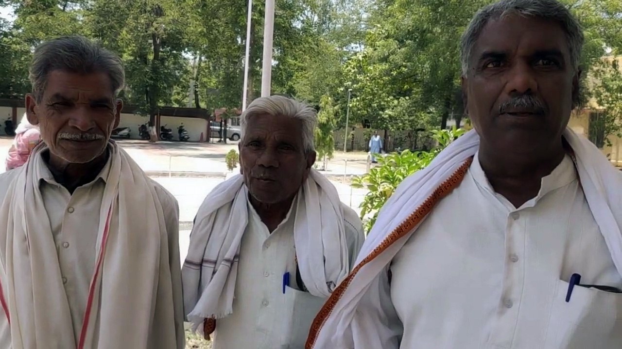 किसानों के खेतों से मोटर पंप के केबल काटकर ले गए चोर