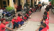 ऐसा क्या हुआ की नगर परिषद में बैठ कर बच्चो ने खाया मीड-डे मील,देखे वीडियो