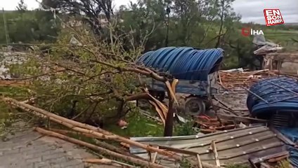 Kahramanmaraş’ta hortum ağaçları yerinden söktü, çatıları uçurdu