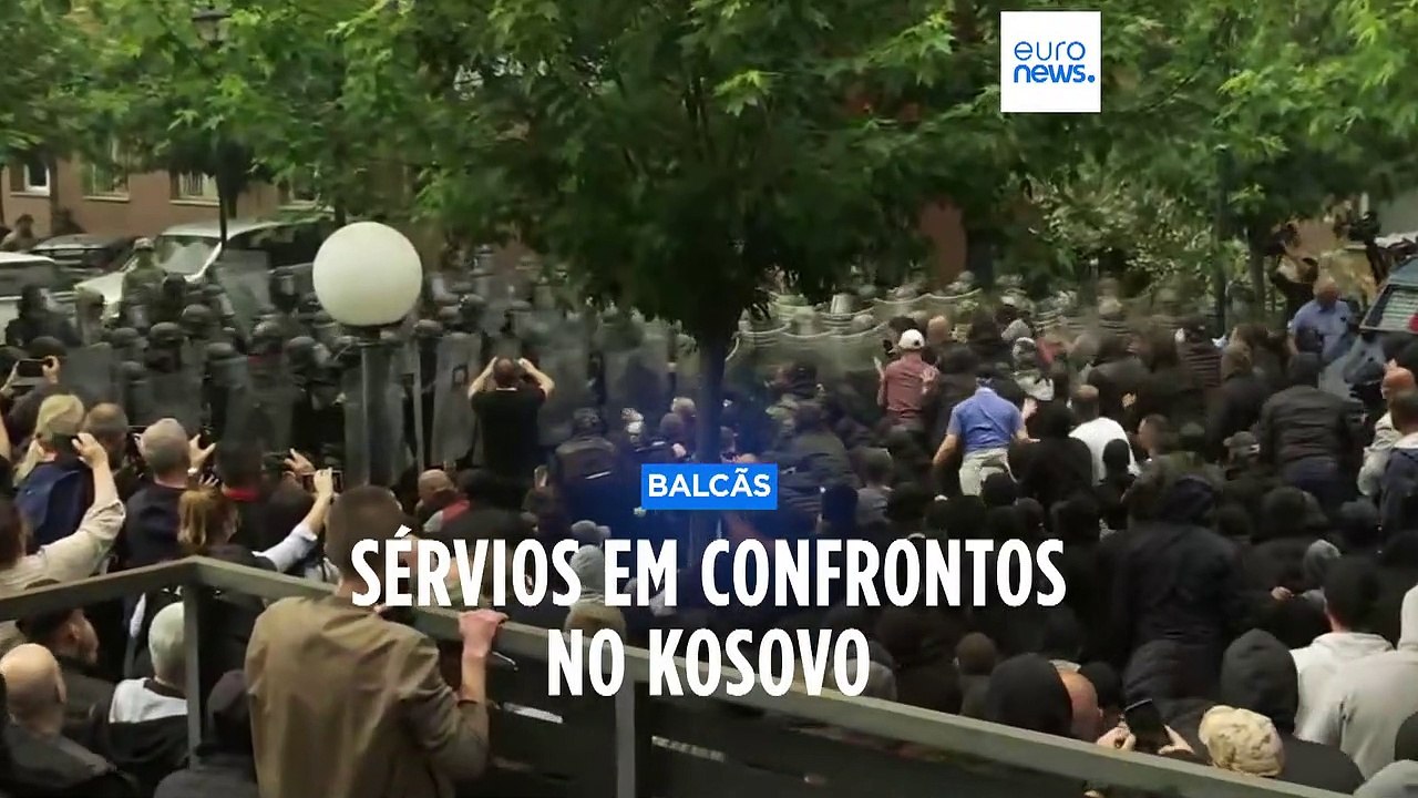Sérvios envolvem-se em confrontos com polícia no norte do Kosovo