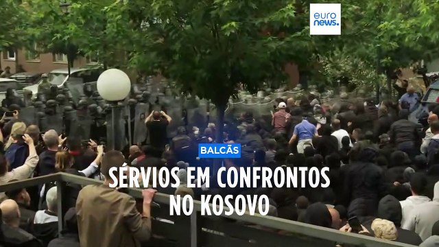 Sérvios envolvem-se em confrontos com polícia no norte do Kosovo