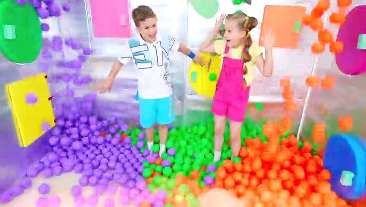 Diana and Roma Inside the Magic Cube Challenge