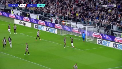 BUT - GIROUD marque d'un incroyable coup de tête !