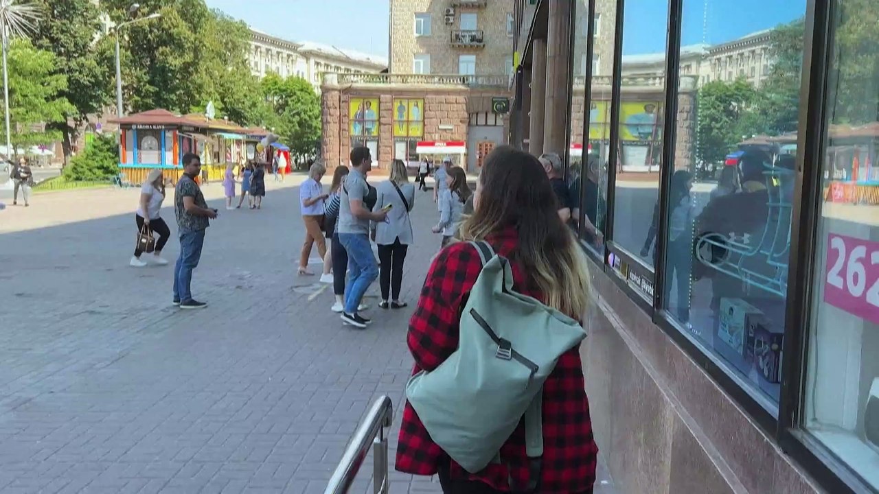 شاهد: أوكرانيون يحتمون بمحطة مترو كييف من قصف روسي بمسيرات وصواريخ
