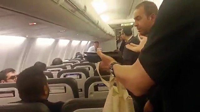 Ankara uçağında Bakan Nebati ile yolcular arasında 'rötar' tartışması: Seçimi AK Parti kazandı, hazmedin kardeşim!