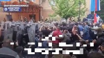 Kosovo, gli scontri fra soldati Nato e manifestanti serbi