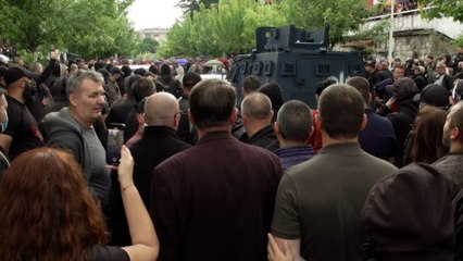 كوسوفا.. اشتباكات بين الشرطة ومحتجين من القومية الصربية