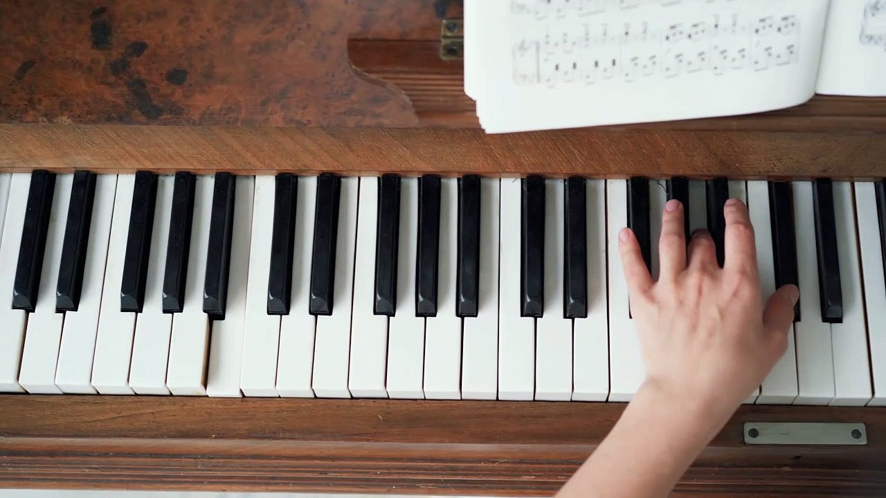 Falling To Pieces - *SAD* Piano Beautiful Song Instrumental