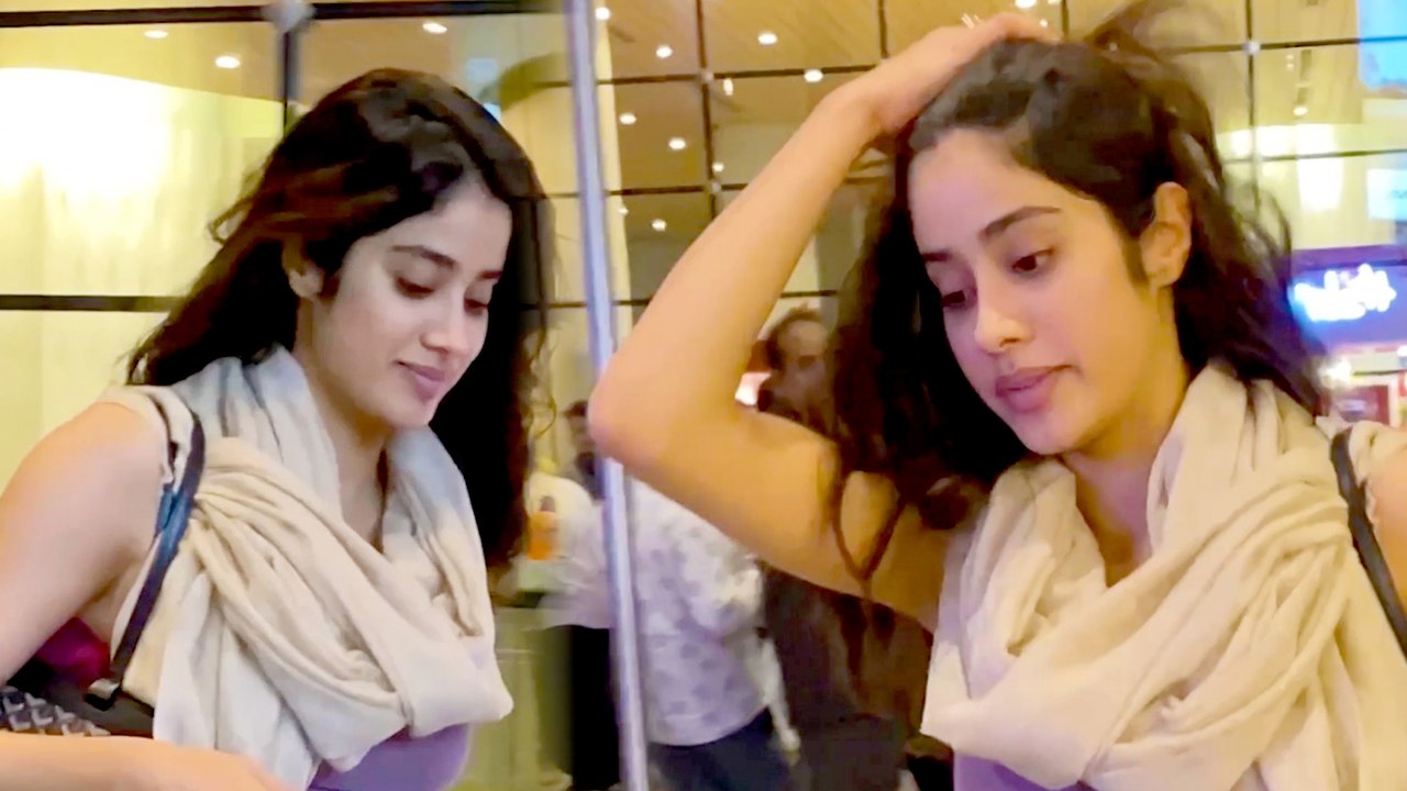 Janhvi Kapoor का एअरपोर्ट पर दिखा बिना मेकअप वाला लुक