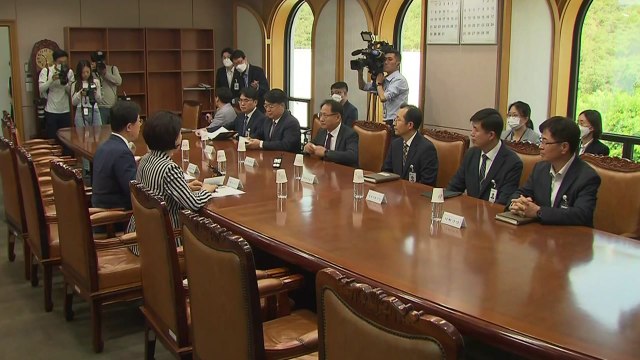 [더뉴스] 선관위 '특혜 채용' 의혹...여 위원장 사퇴 vs 야 선관위 장악 시도 / YTN